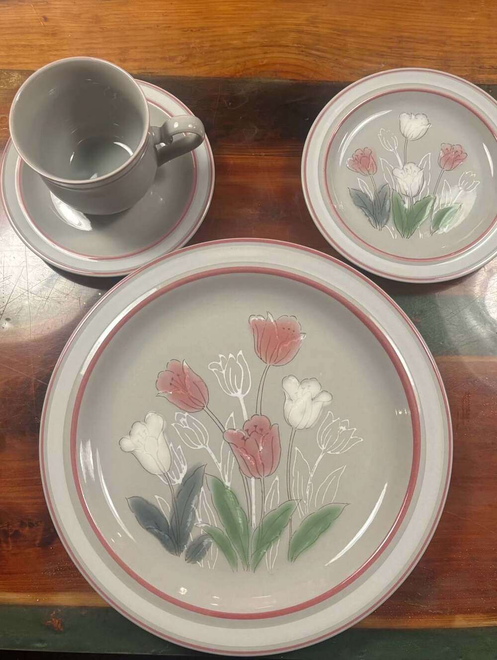 Vtg 4 piece setting for 6 Stoneware Pink Tulip Hand Painted Dinnerware Set Japan